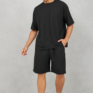 Conjunto de dos piezas de camiseta y pantalones cortos para hombre, estampado, traje de verano, ropa de calle con logo personalizado, conjunto de pantalones cortos de verano. - Product Image 3