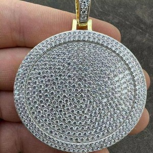Pendentif rond en moissanite, argent 925, micro-pavé, plaqué or 18 carats, breloques à thème, pendentif de luxe pour homme, à porter au quotidien, idéal pour les cadeaux - Product Image 2