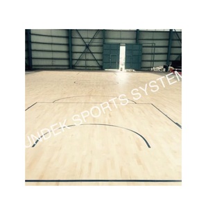 Solution de revêtement de sol en bois pour terrain de basket-ball, fabriquée en Inde, avec une structure stable et un nettoyage facile, disponible à la vente. - Product Image 1