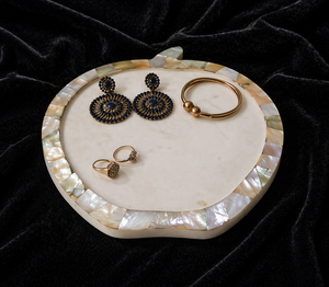 ถาดหินอ่อนทำมือสุดหรู รูปทรงแอปเปิ้ล ขอบประดับมุก สำหรับโชว์เครื่องประดับและตกแต่งบ้าน - Product Image 2