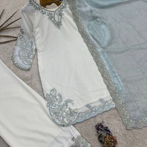 Ensemble Kurti et Palazzo en pur coton brodé avec dupatta en soie Tabby et travail de sequins, prêt à porter pour femme - Product Image 1