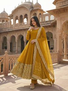 ชุดเดรส Anarkali ผ้าไหมโรมันปักลายอย่างดีเยี่ยม พร้อมผ้าคลุมไหล่ คอลเลคชั่นส่งออกสำหรับชุดพื้นเมือง - Product Image 2