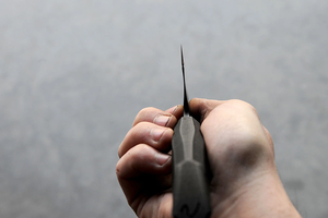 มีดเชฟเหล็กกล้าคาร์บอนทำมือ รุ่นพรีเมียม LEGACY BLADES ด้ามไม้แบบเต็มด้ามเคลือบสีดำ ใช้งานได้ทั้งสองมือ ล้างในเครื่องล้างจานได้ - Product Image 4