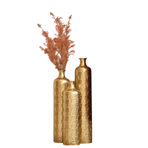 Jarrón de latón hecho a mano para mesa, diseño tradicional, acabado dorado, jarrón decorativo de metal para flores, para decoración del hogar. - Product Image 5