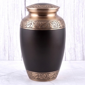 Urna Funeraria de Latón con Banda Floral Verde y Dorada, Superficie Mate, para Cenizas Humanas, Recuerdo Funerario y Entierro - Product Image 5
