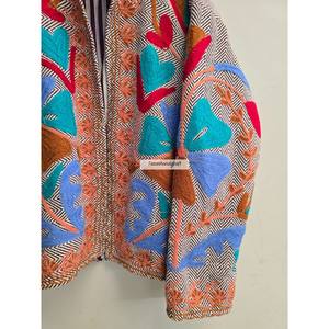 เสื้อแจ็คเก็ตซูซานีงานฝีมือจากราชสถาน ผ้าฝ้าย 100% คอตั้ง ลายดอกไม้ สำหรับผู้หญิง สวมใส่ในงานปาร์ตี้ ฤดูใบไม้ร่วง/ฤดูหนาว/ฤดูใบไม้ผลิ - Product Image 3