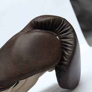 Guantes de boxeo en oferta, hechos de cuero de primera calidad, en colores y diseños personalizados, sin logo, para entrenamiento y golpeo. - Product Image 6
