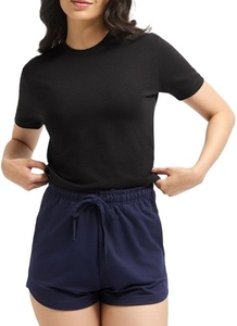 Vente en gros de hauts de mode pour femmes, essentiels au quotidien, coupe ajustée, parfait pour un style décontracté, basique mais de haute qualité. - Product Image 2