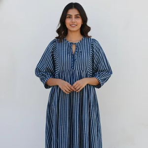 Compre Ahora Vestido Mini de Algodón Azul Hecho a Mano con Estampado de Bloques, Corte Regular, Cuello en V, Silueta en A, para Mujer, Estilo Rajasthani - Product Image 1