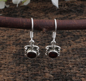 Pendientes Minimalistas de Granate Rojo Dorado, Pendientes Delicados de Citrino en Bruto, Pendientes Estéticos de Piedra del Sol, Regalo para Ella - Product Image 4