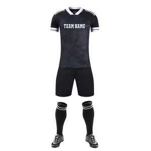 Ensemble de maillot de football noir pour homme, manches courtes, avec short et chaussettes - Product Image 1