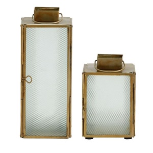 Lanterne décorative artisanale élégante en métal et verre avec finition laiton pour bougies, idéale pour l'extérieur et la décoration intérieure - Product Image 3