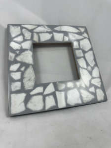 Decoración hecha a mano Marco de resina inspirado en la naturaleza piedras semipreciosas y Marco de mosaico de piedras preciosas de resina - Product Image 4