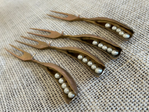 Ensemble de 4 fourchettes en or antique de haute qualité pour restaurants et événements - Product Image 3