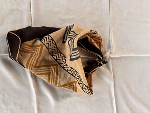 Vente en gros de bandana en coton imprimé Bagru Dabu pour femmes, bandana fait à la main, écharpes carrées de couleur naturelle - Product Image 2
