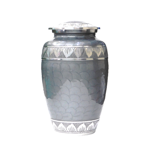 Urnas de cremación de aluminio para adultos con grabado, acabado en estaño y esmalte gris claro, urnas metálicas para cenizas humanas. - Product Image 4