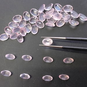 Cuarzo Rosa Natural, Corte Ovalado de 6x4MM, Gema Suelta de la Mejor Calidad para la Fabricación de Joyas - Product Image 1
