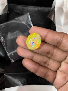 Opale d'Éthiopie Jaune Naturelle, Cabochon Oval Certifié IGI avec Effet de Couleur - Product Image 4