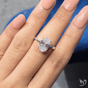 แหวนเพชรทรงรี 3 กะรัต ผลิตในห้องปฏิบัติการ ได้รับการรับรองจาก IGI |   แหวนทองคำแท้ 10k ประดับเพชรเม็ดเดี่ยวทรงกลม พร้อมวงแหวนรอบนอกแบบซ่อน ได้รับการรับรองจาก IGI - Product Image 4