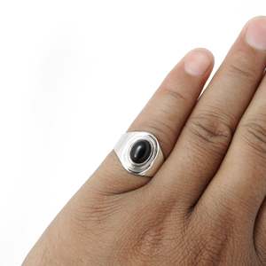 Anillo Unisex de Ónix Negro con Corte Ovalado, Hecho a Mano en Plata de Ley 925, Joyería Bohemia a un Precio Razonable - Product Image 5