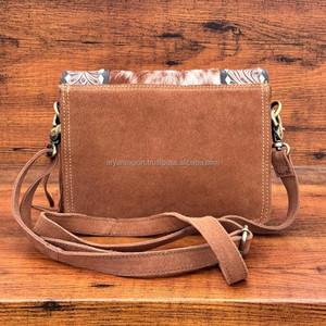 กระเป๋าสะพายไหล่ลายดอกไม้หนังกลับประดับด้วยเครื่องมือทำมือใหม่ - Product Image 5