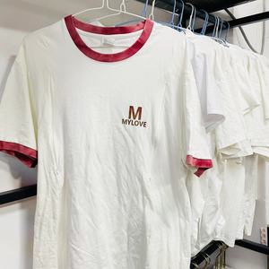 T-shirts blancs imprimés de dessins animés mignons en gros |   Col rond avec bordure contrastée |    Vêtements d'occasion comme neufs en vrac - Product Image 1