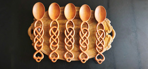 Cuchara de Madera Doussie Hecha a Mano para Bebés, Diseño Minimalista, Ecológica, Degradable, Duradera, Personalizable, Utensilio de Cocina Dorado - Product Image 5