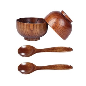 Bol à salade en bois artisanal pour servir des légumes frais, du pain et des fruits, avec un attrait intemporel de la maison de campagne - Product Image 4