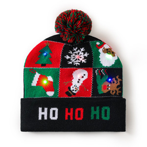 Bonnet de Noël unisexe en tricot avec pompon rouge et yeux lumineux à LED - Product Image 2