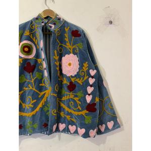 Chaqueta de terciopelo Suzani bohemia de lujo hecha a mano con bordado floral de corazón, estilo étnico vintage, ropa de abrigo de primavera. - Product Image 2
