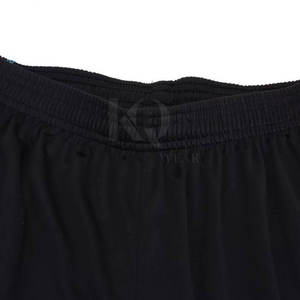 Tenue de football de performance en polyester, tissu doux au toucher, léger, respirant, technologie de contrôle de la transpiration, personnalisable pour - Product Image 5