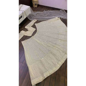 Lehenga Choli blanc en polyester pour soirée, taille M, avec travail de sequins et de fils, par FB Designer. - Product Image 4