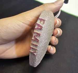 จี้รูปหัวใจ 3 มิติ ขายดี ประดับเพชรโมอิสซาไนต์แท้ จี้รูปหัวใจแบบกำหนดตัวอักษรได้ สไตล์ฮิปฮอปสำหรับผู้ชาย ดีไซน์เงินแท้ 925 ประดับเพชร - Product Image 3