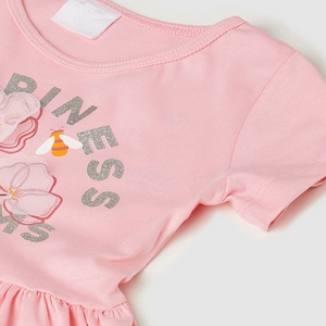 Nouvelle robe rose à imprimé graphique, coupe ajustée et évasée, col rond, manches courtes, longueur genou, ourlet évasé, vente en gros - Product Image 4