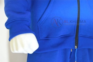 ผู้ผลิตชุดวอร์มสีน้ำเงินรอยัลแบบกำหนดเอง 250 GSM 500 GSM ชุดฮู้ดดี้จ็อกเกอร์ ผ้าฝ้ายออร์แกนิก ทรงปกติ สำหรับฤดูหนาว ขายส่งจำนวนมาก - Product Image 4