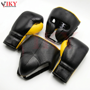 Kit de boxe personnalisé bicolore noir et jaune, équipement professionnel de sparring, gants à lacets, protège-tête, protège-guêtres. - Product Image 2