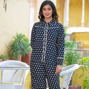 Ensemble de vêtements d'été pour femmes à imprimé géométrique en rayonne bleue, doux et confortable, pour le sommeil et les loisirs, vente en gros - Product Image 1