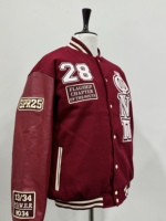 Veste universitaire en laine marron sur mesure |   Veste de baseball OEM à col mandarin brodée et patchwork |   Marque privée unisexe hiver