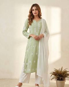 Ensemble palazzo vert pastel en rayonne avec broderies, kurti à col en V, taille unique, bas en georgette, dupatta, tenue élégante et décontractée - Product Image 1