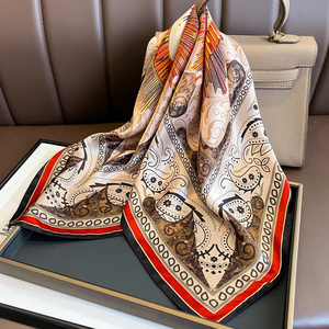 Foulard 100% Soie de Mûrier Imprimé Jungle Vintage, Gris Doré, à la texture soyeuse, carré, multifonctionnel, utilisable comme bandeau pour cheveux et accessoire de sac - Product Image 5