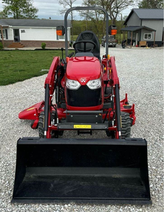 รถแทรกเตอร์ Massey Ferguson GC1725M 25 แรงม้า ขับเคลื่อน 4 ล้อ พร้อมบุ้งกี๋ตักดิน 49 นิ้ว และชุดตัดหญ้า 60 นิ้ว สำหรับใช้งานในฟาร์ม - Product Image 6