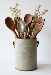 Porte-couverts en métal de style élégant pour une mise en scène de table luxueuse, créant une table bien organisée avec un aspect sophistiqué - Product Image 2