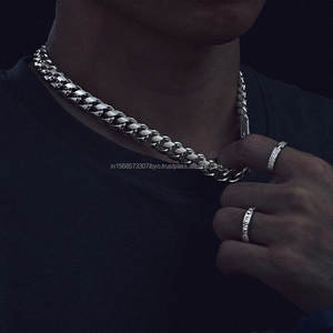 Eleva tu personalidad con un elegante eslabón de cadena cubana Miami 925 de plata de 16 mm con candado personalizado con diamantes Mooissanite - Product Image 5