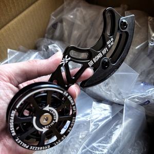 Guía de Cadena Ajustable DABOMB CNC para Bicicleta de Montaña Super Enduro Downhill, Pivote Alto, Polea de 14T, Montaje ISCG-05, Aleación de Aluminio de 135g - Product Image 4