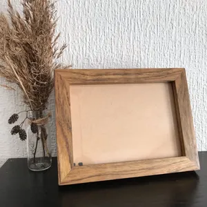 Cadre photo en bois artistique au design élégant et spectaculaire pour murs décoratifs, rehaussant l'ambiance rustique d'une maison de style farmhouse. - Product Image 4