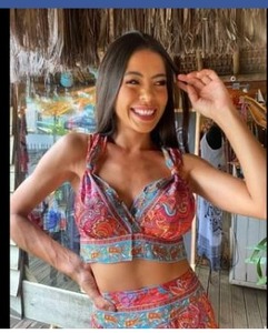 Conjunto de Dos Piezas con Top Corto de Seda con Estampado Paisley Vibrante y Falda Escalonada, Estilo Bohemio para Vacaciones de Verano en la Playa - Product Image 3