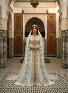 Caftan en crêpe bleu clair avec broderie dorée à la main, robe de mariée traditionnelle longue pour femme, séchage rapide, protection solaire - Product Image 3