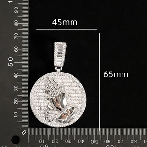 Pendentif Mains en Prière en Moissanite Iced Out, Argent 925, Breloques Religieuses, Design Croix, Coupe Baguette, Sertissage Canal, Collier Pendentif - Product Image 2