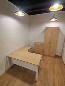 Escritorio de Oficina en Forma de L con Pedestal de 3 Cajones, Patas Metálicas, Diseño Minimalista para Oficina en Casa o Uso Comercial - Product Image 2