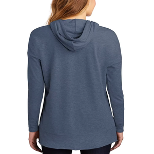 Camiseta con capucha ligera para mujer, color azul jaspeado, jersey suave con efecto Space Dye, hombros caídos y cuello alto - Product Image 1